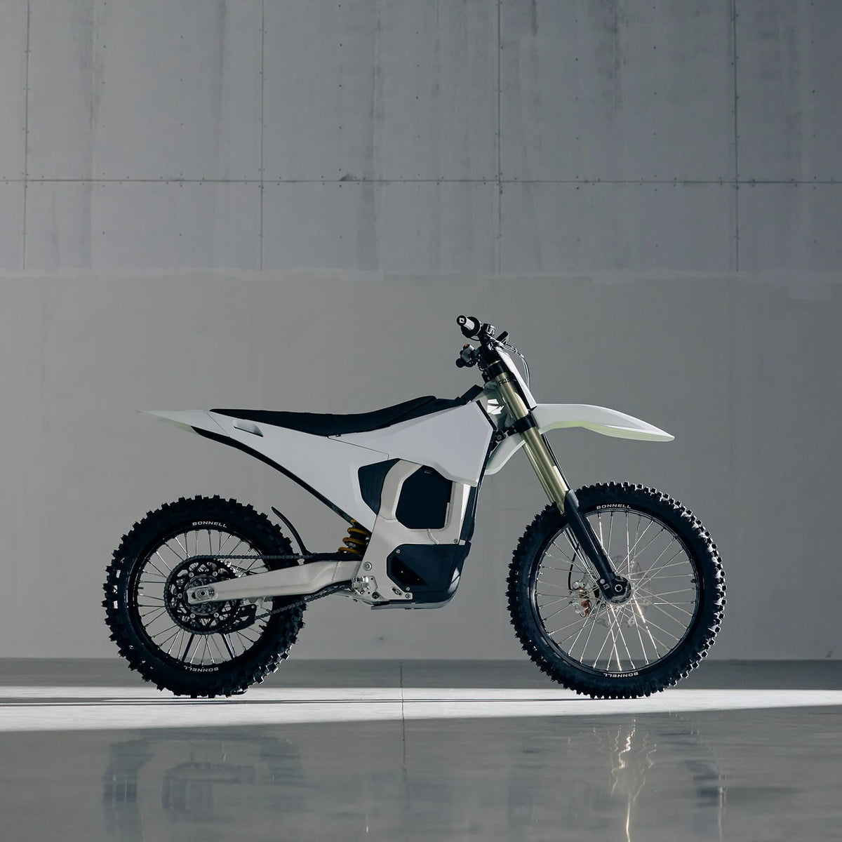 Bonnell 805 RX electric dirt bike, studio side profile in Helium White