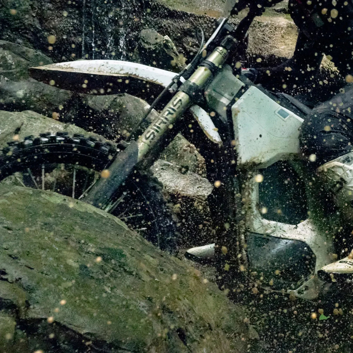 Bonnell 805 RX Sirris A-Kit suspension working through rocks